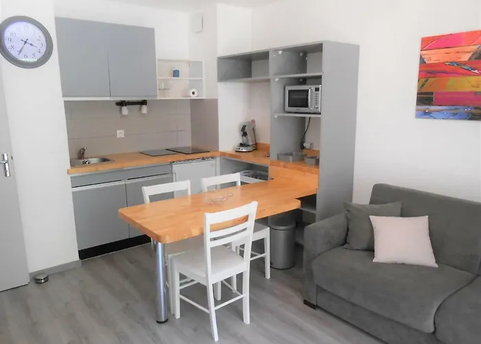 4p Luchon Cures & Soda *